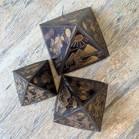 Vintage Three Egyptian Etched Brass Pyramids - Picture 6 of 16